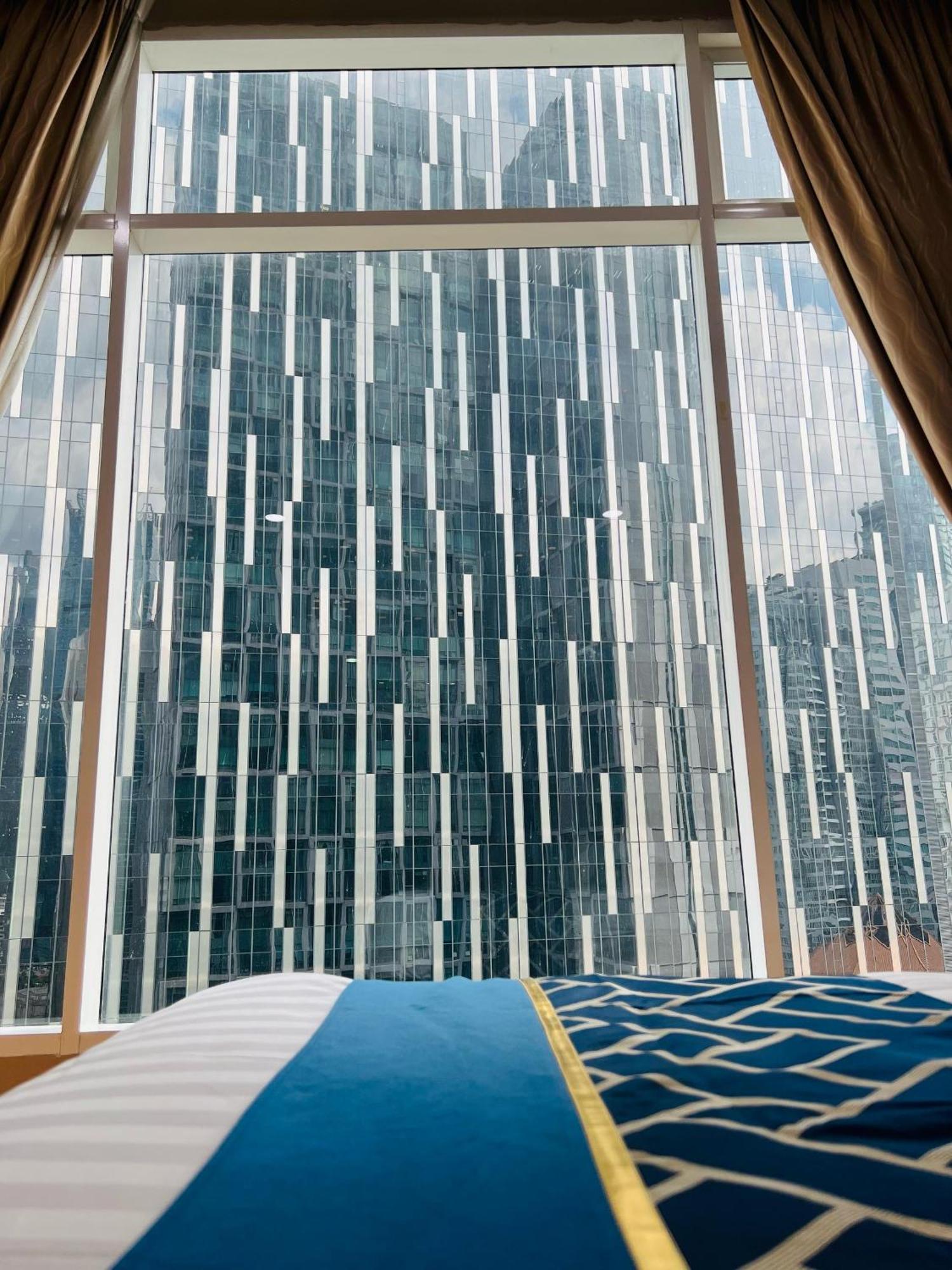 Soho Suites Klcc By Comfort Suites Kuala Lumpur Exterior photo